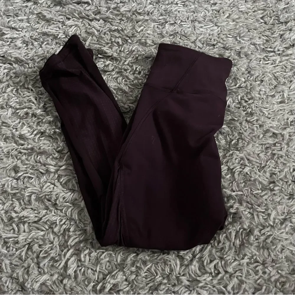 Lululemon maroon cropped 23” leggings size 4
